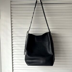 Madewell The Essential Medium Bucket Bag